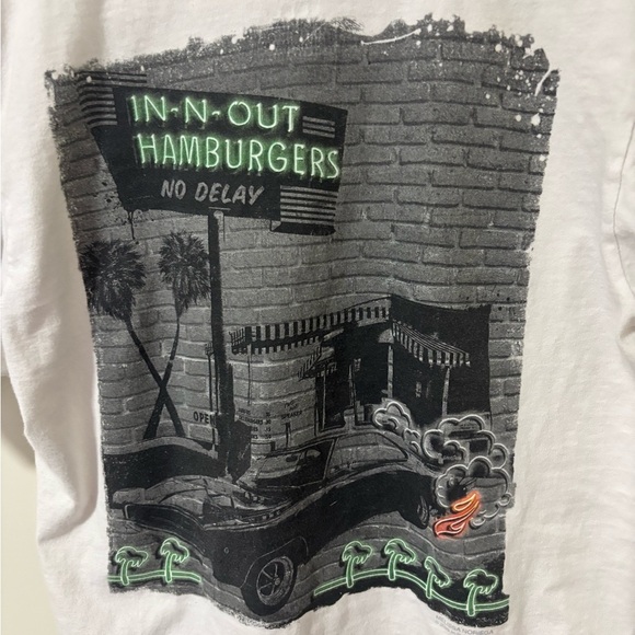 In and out California Melissa Noriega white graphic short sleeve t-shirt M - Picture 5 of 7